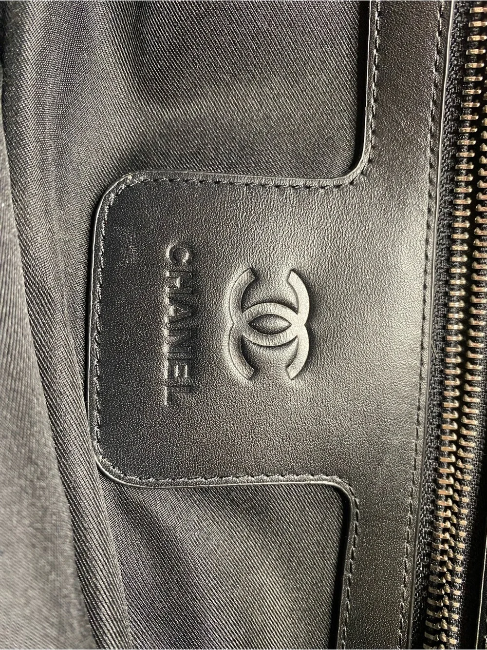 CHANEL Black Embossed CC Logo Leather Organizer Pouch - Picture 4 of 4